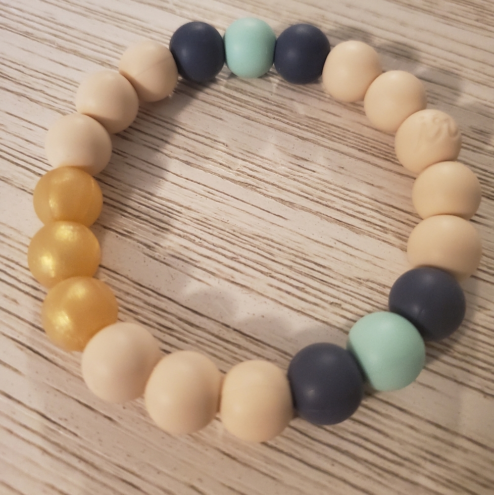 Itzy ritzy teething bracelet
